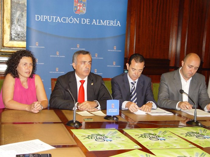 La diputada provincial de Cultura, Caridad Herrerías, el presidente de la Diputa