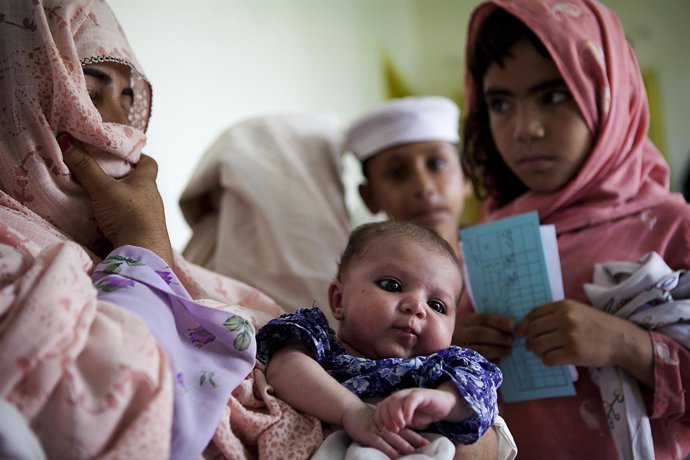 Millones de niños en Pakistán en riesgo de contraer enfermedades