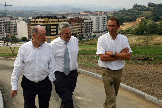 De Lorenzo y Antonio Trevín, durante la visita a la zona