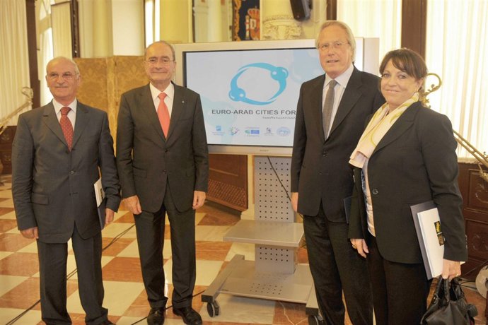 Presentación en Málaga el II Foro Euro-Árabe 2011, el pasado abril