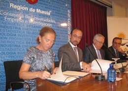 El consejero de Universidades, Empresa e Investigación, Salvador Marín, preside 