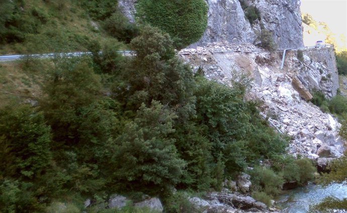 Desprendimiento en la A-137, en Sigués (Zaragoza), en julio de 2010