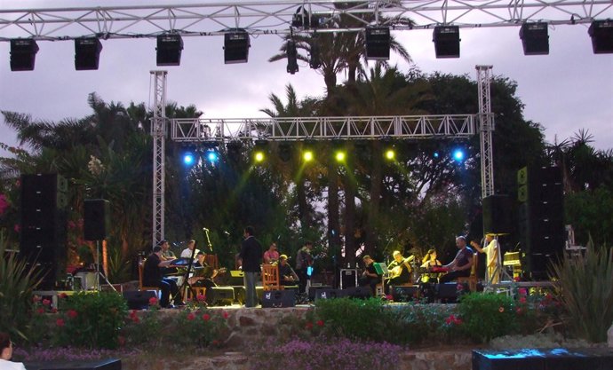 Nota Y Fotos GRAN ÉXITO DE "AL EMIGRANTE" EN CEUTA