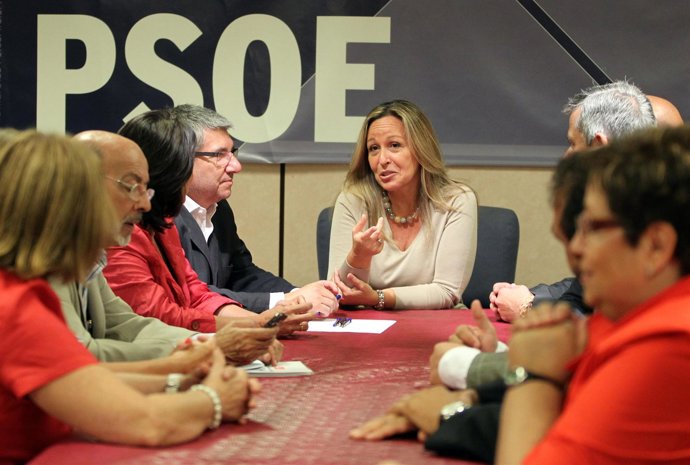 Trinidad Jiménez reunida con diputados autonómicos
