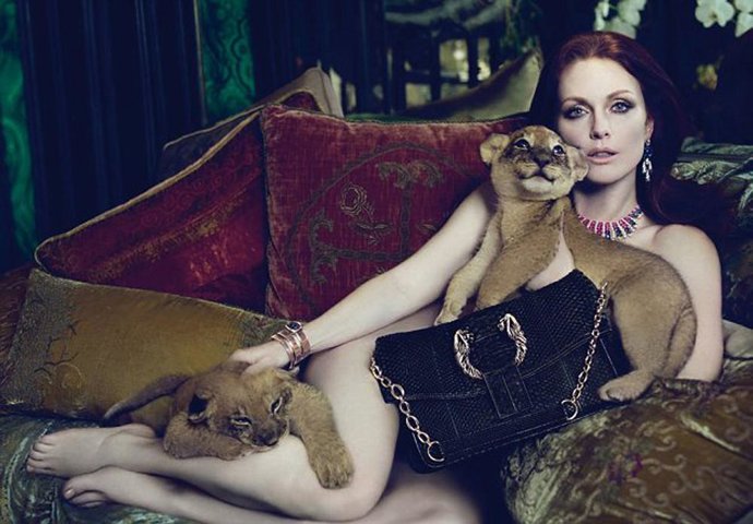 Anuncio de la firma Bulgari protagonizado por Julianne Moore que generó controve