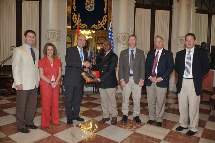 Recepción del alcalde de Málaga, Francisco de la Torre, a representantes del Ayu