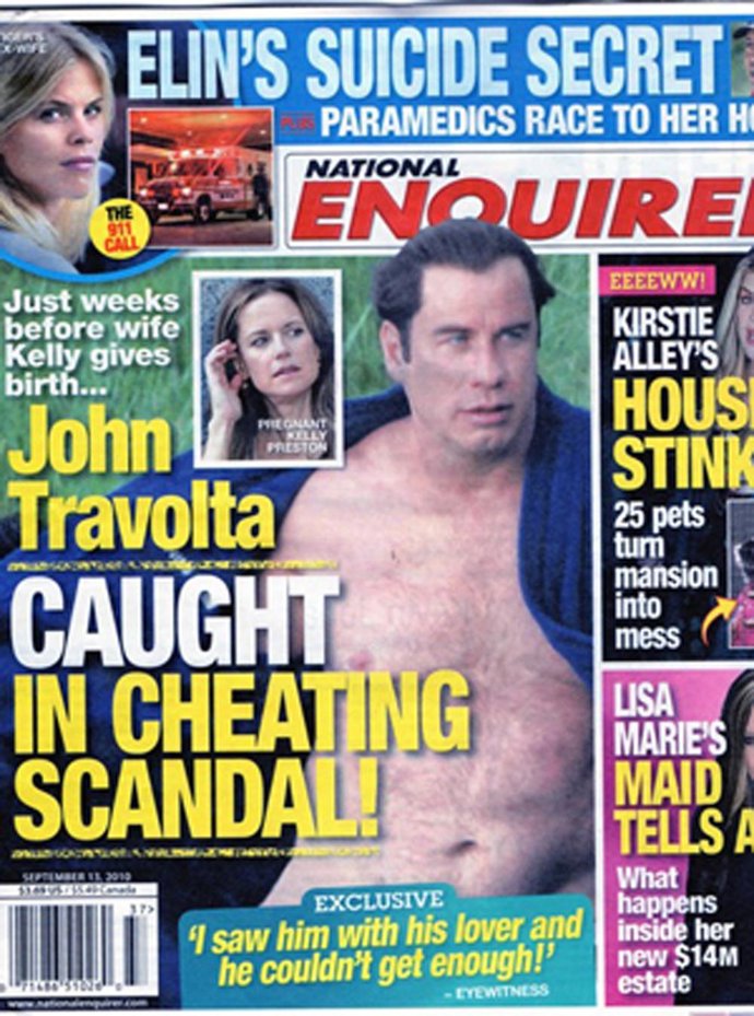 El actor John Travolta en la portada del periódico 'National Enquirer' por un es