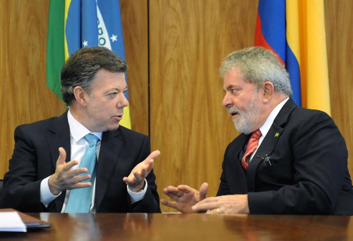 El presidente colombiano, Juan Manuel Santos, con su homólogo brasileño, Luiz In