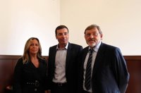 Gómez explica cómo fue la 'foto a tres' 