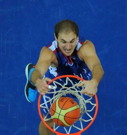 Krstic machaca el aro de Argentina