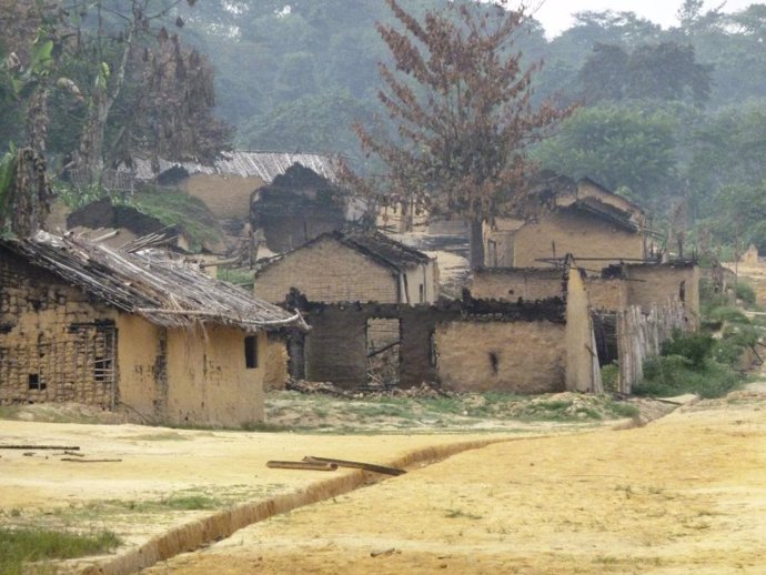 Aldea incendiada en Shabunda, Kivu Sur (RDC)