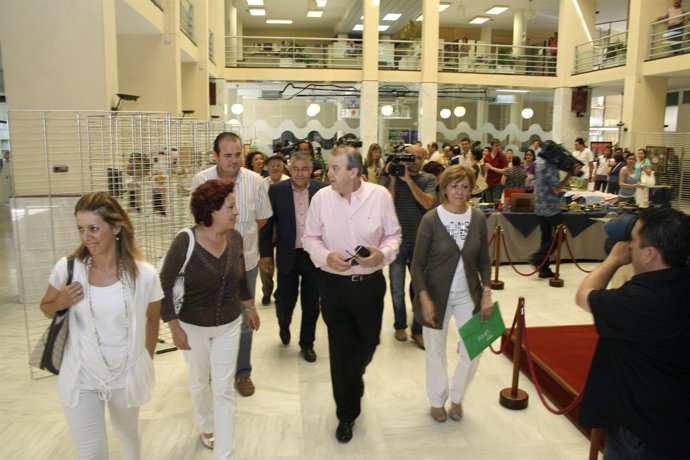 Imagen de la visita al Ayuntamiento de El Ejido (Almería) de Juan Enciso tras se