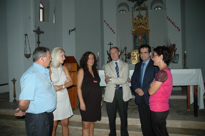 El consejero de Medio Ambiente, Juan José Díaz Trillo, visita la remodelada igle