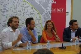 Hernando con dirigentes del PSPV