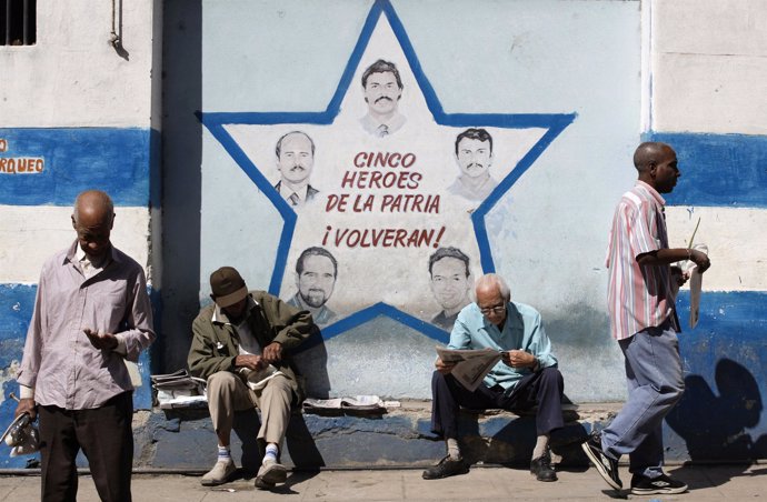 Cartel propagandístico cubano de "Los Cinco"
