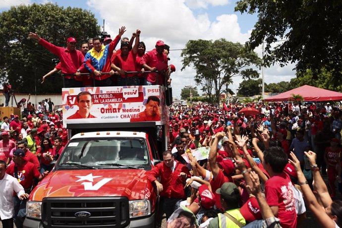 Chávez, con candidatos del PSUV a las legislativas