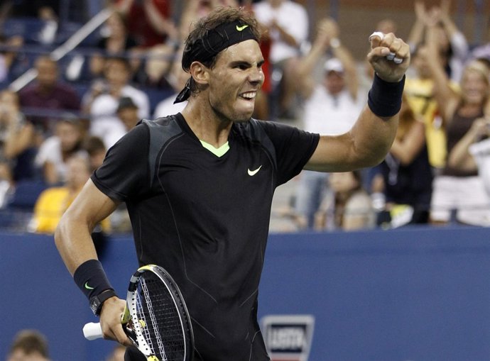 Nadal celebra su victoria sobre Istomin