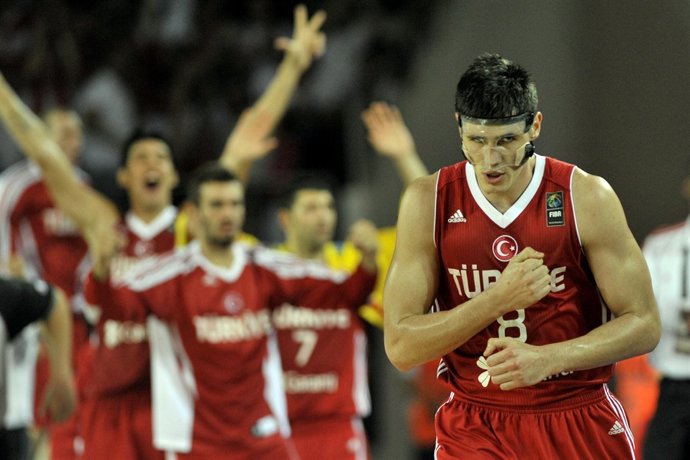 Ilyasova quiere guiar a Turquía