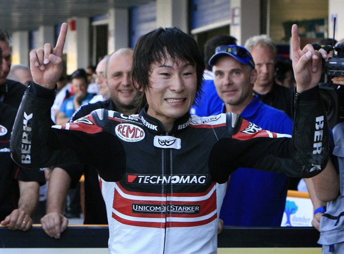 Tomizawa celebrando un triunfo