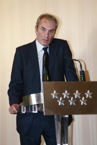 Jesús Neira no dimitirá porque dice que "éticamente" es "intachable" y pedirá a Esperanza Aguirre que le cese 