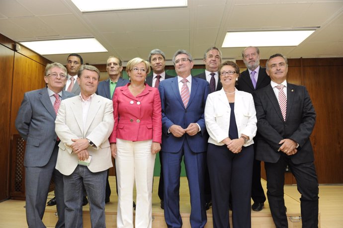 Presidentes de diputaciones junto a los consejeros de Gobernación y Justicia y H