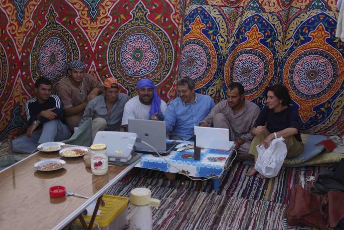 Forman a guías profesionales del desierto occidental egipcio en la lectura de ma