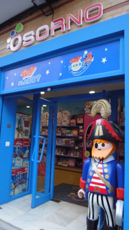 Entrada nueva tienda de Toy Planet en Sevilla
