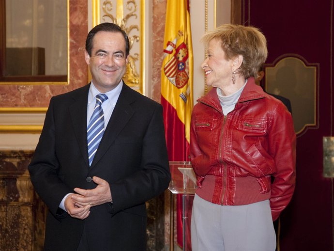 Vicepresidenta De la Vega con el presidente del Congreso, José Bono
