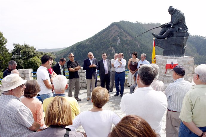 Inauguración monumento pescador