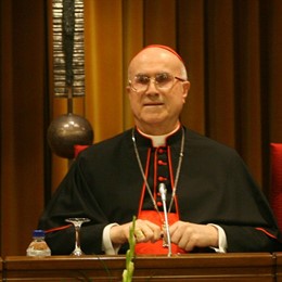 El Secretario De Estado Del Vaticano, Tarcisio Bertone