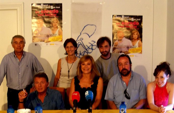 Protagonistas de 'Un enredo casi familiar'.