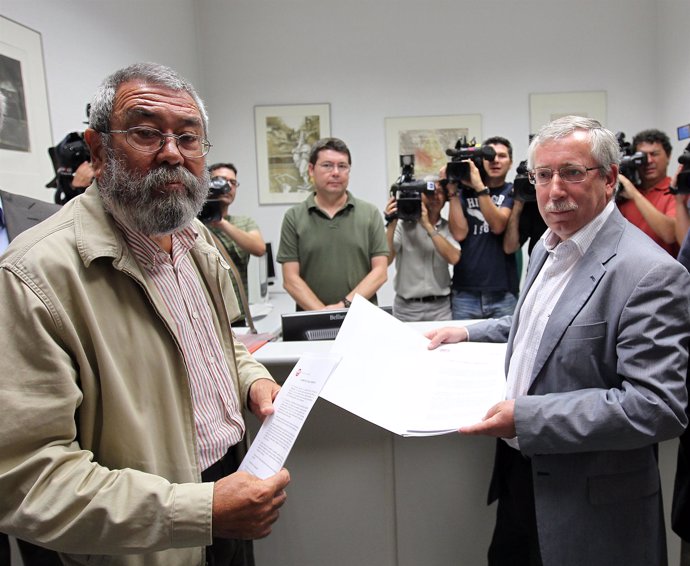 Toxo y Méndez convocan huelga general
