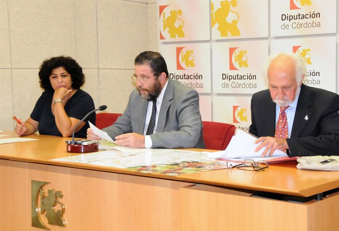 García, Sánchez Villaverde y Esquinas durante la rueda de prensa