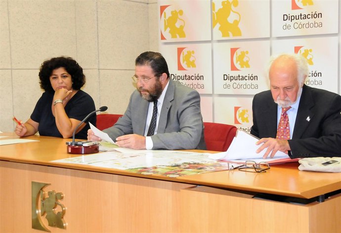 García, Sánchez Villaverde y Esquinas durante la rueda de prensa