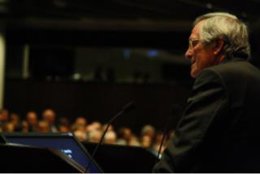 Trias Durante La Conferencia 