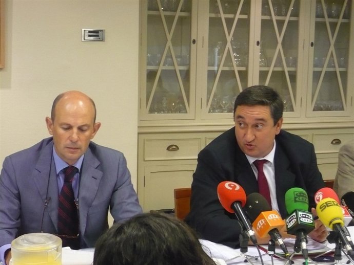 El secretario general y el presidente de Fecoval en la rueda de prensa.