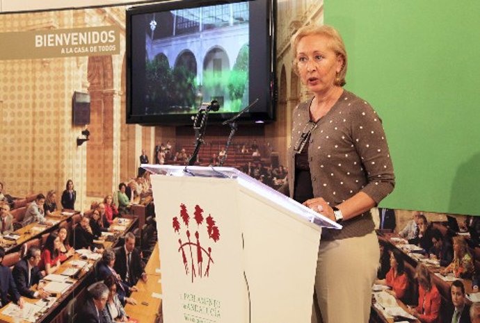 La presidenta del Parlamento, Fuensanta Coves, durante la presentación
