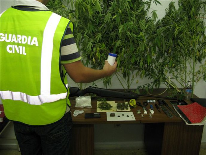 Droga intervenida en el punto de venta de Adra (Almería)