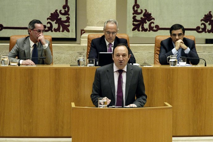 Pedro Sanz en el Parlamento riojano