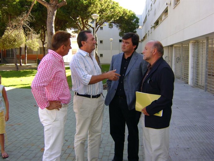 El delegado visita las obras.