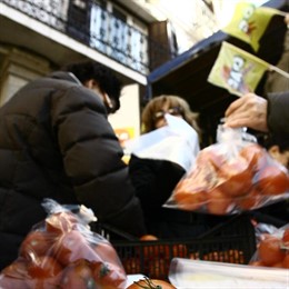 Coag reparte tomates como protesta