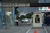 El Juzgado suspende cautelarmente las señales de giro prohibido para entrar en Gibraltar puestas en La Línea