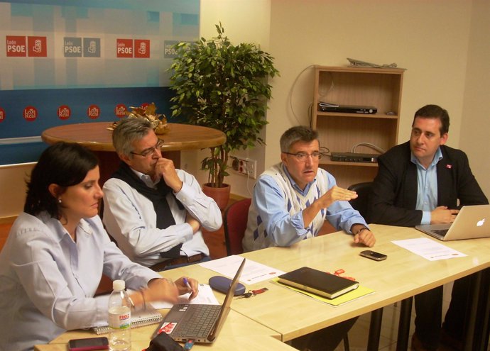 La Agrupación Socialista de León durante su reunión