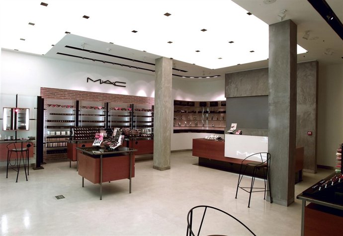Interior de la tienda MAC.