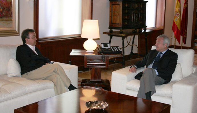 Valcárcel y Hernández en la reunión