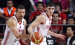 Tutkoglu e Ilyasova buscan la final para Turquía