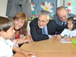 Griñán acudió hoy a Málaga para inaugurar el curso escolar.