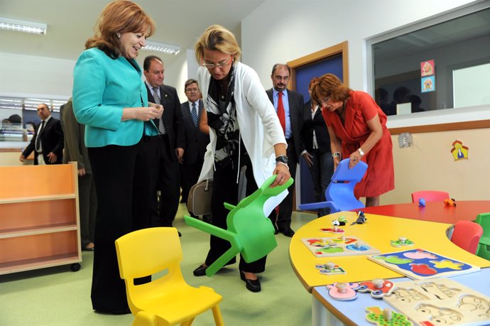 Las autoridades han inaugurado la escuela infantil en Calatayud