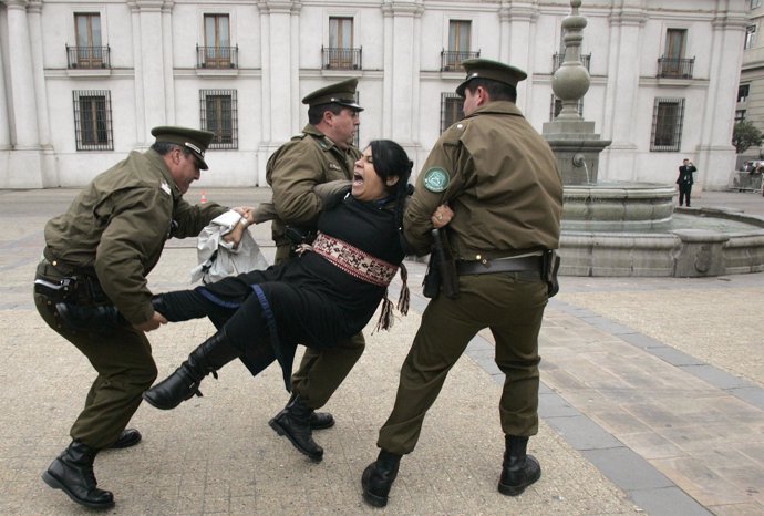 Detienen a activistas mapuches en Santiago de Chile