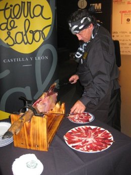 El cortador de jamón Florencio Sanchidrián en la presentación de la Cibeles Madr